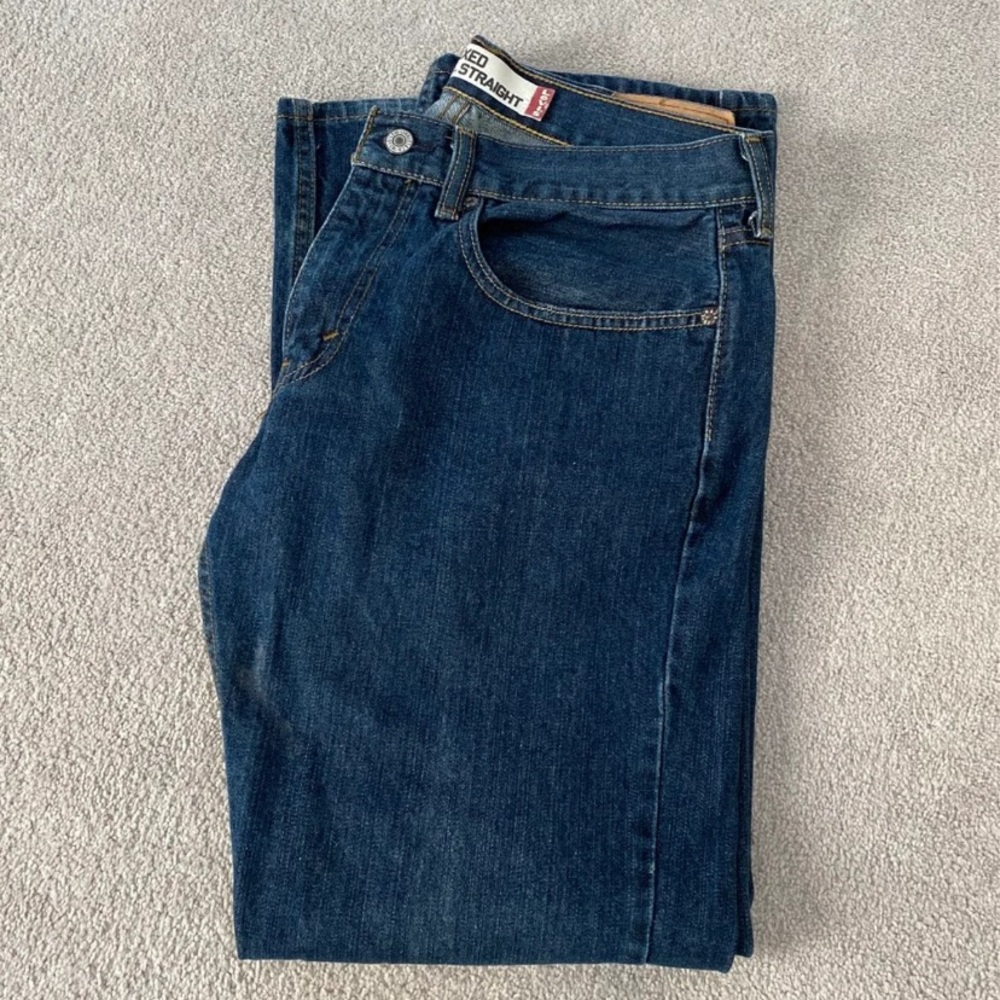 Levis Relaxed Straight Jeans
